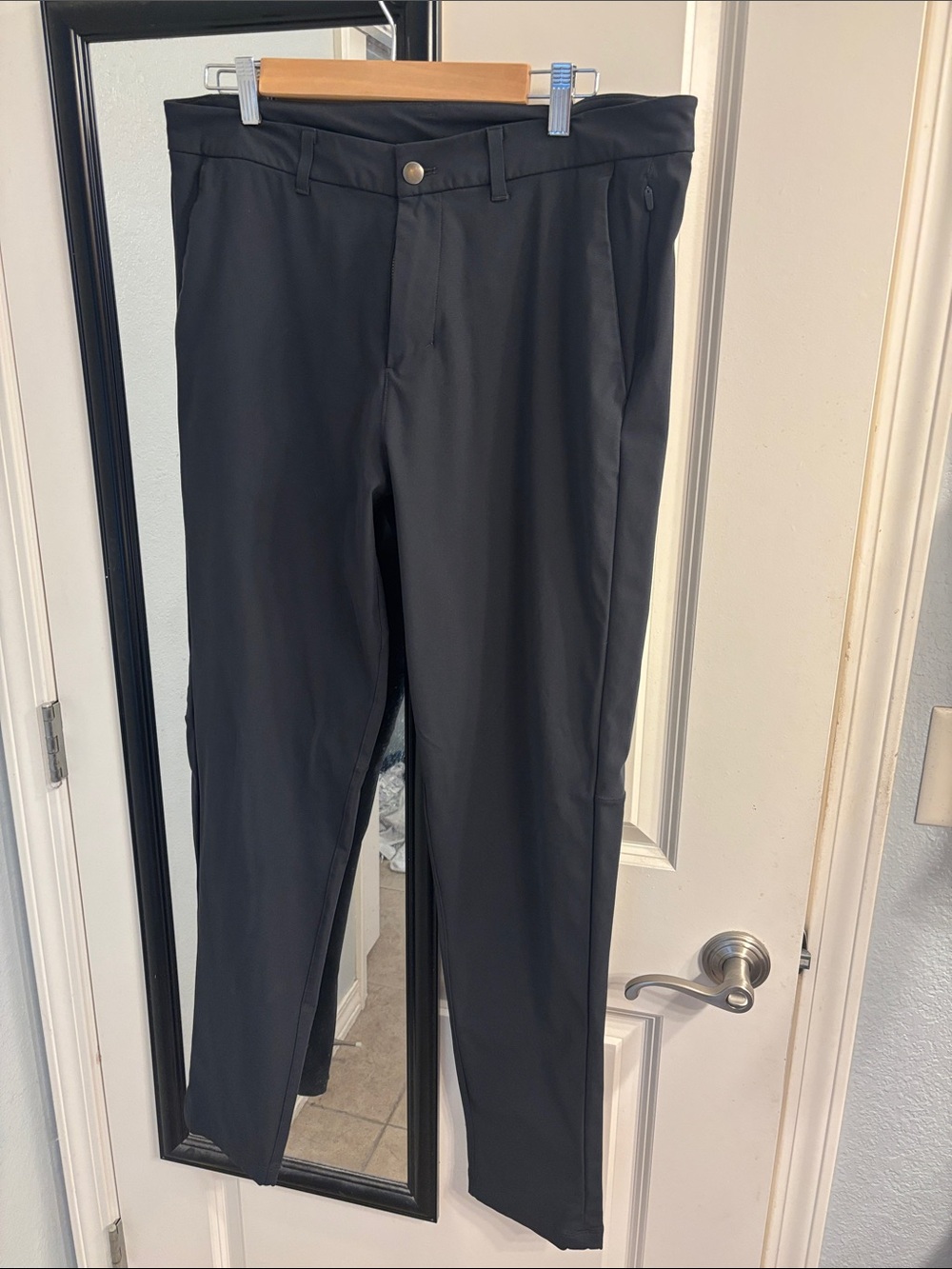 lululemon athletica Men's Obsidian Performance Chinos